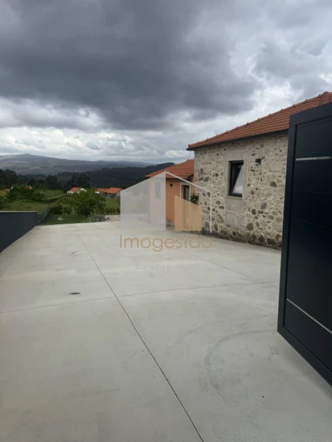 Moradia T3 para Venda em Candemil e Gondar
