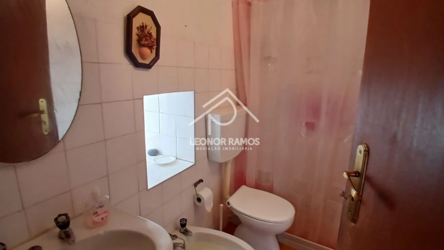 Moradia T2 para Venda em São Miguel de Acha Foto 6