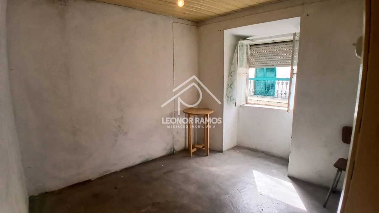 Moradia T2 para Venda em São Miguel de Acha Foto 10