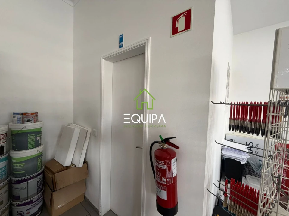 Loja para Venda em Delães Foto 4