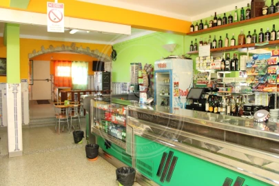 Negócio para Venda em Além da Ribeira e Pedreira