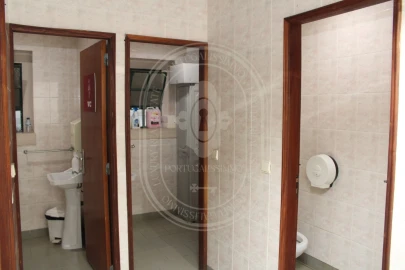 Negócio para Venda em Além da Ribeira e Pedreira