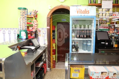 Negócio para Venda em Além da Ribeira e Pedreira