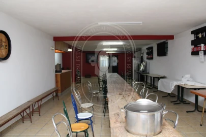 Negócio para Venda em Além da Ribeira e Pedreira