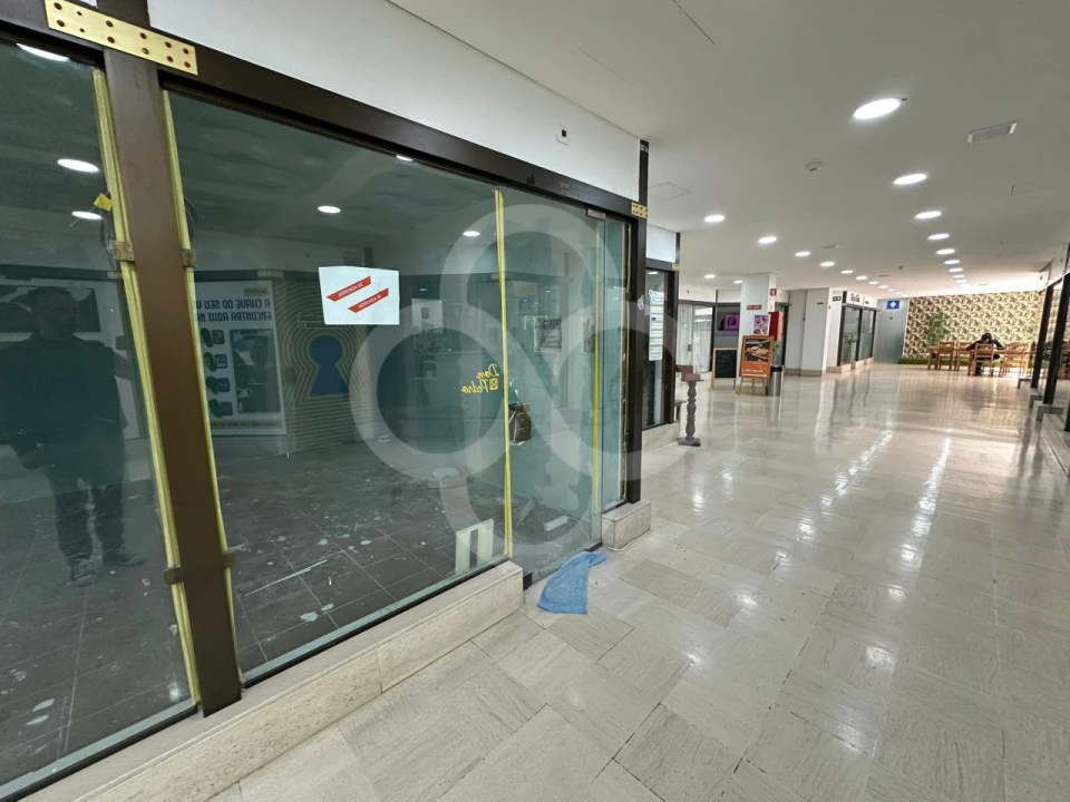 Loja para Arrendamento em Benfica Foto 4
