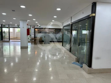Loja para Arrendamento em Benfica