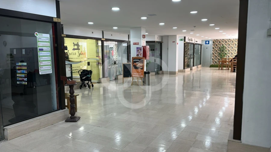 Loja para Arrendamento em Benfica