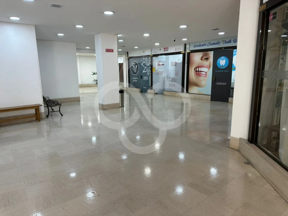 Loja para Arrendamento em Benfica Foto 7