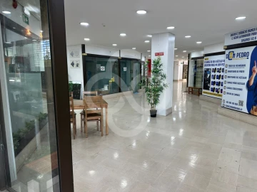 Loja para Arrendamento em Benfica