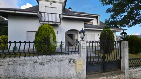 Moradia T4 para Venda em O. Azeméis, Riba-Ul, Ul, Macinhata Seixa, Madail