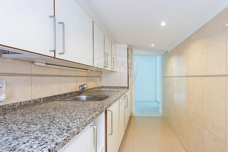 Apartamento T2 para Venda em Santo António Foto 9