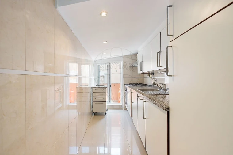 Apartamento T2 para Venda em Santo António Foto 7
