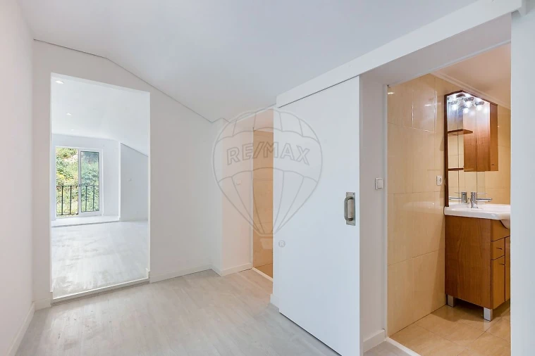 Apartamento T2 para Venda em Santo António Foto 3