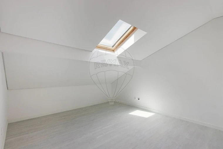 Apartamento T2 para Venda em Santo António Foto 13