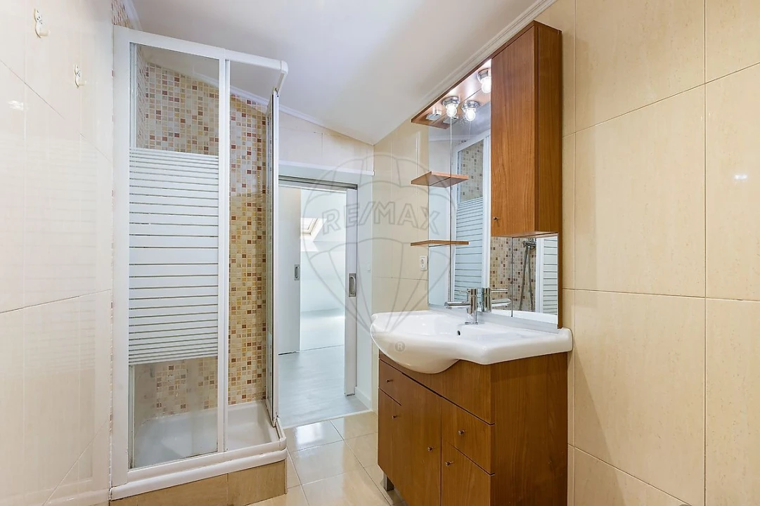 Apartamento T2 para Venda em Santo António Foto 14