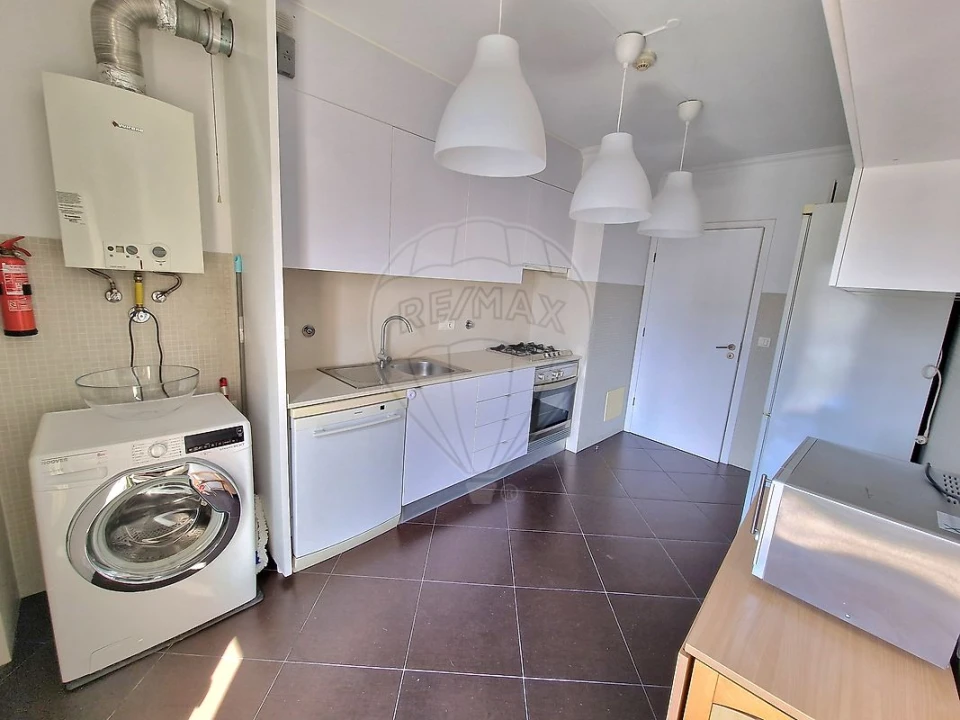 Apartamento T3 para Arrendamento em Avenidas Novas Foto 21