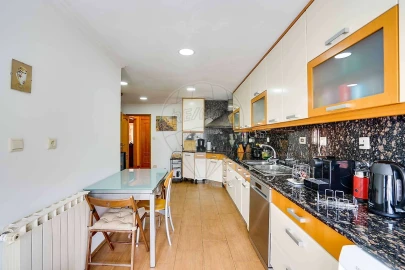 Apartamento T5 para Venda em Carcavelos e Parede