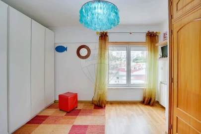 Apartamento T5 para Venda em Carcavelos e Parede