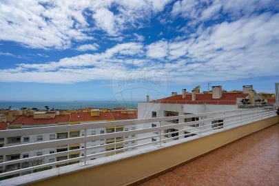 Apartamento T5 para Venda em Carcavelos e Parede