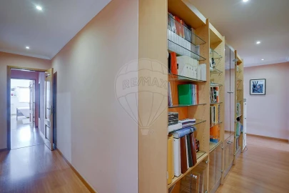 Apartamento T5 para Venda em Carcavelos e Parede