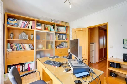 Apartamento T5 para Venda em Carcavelos e Parede
