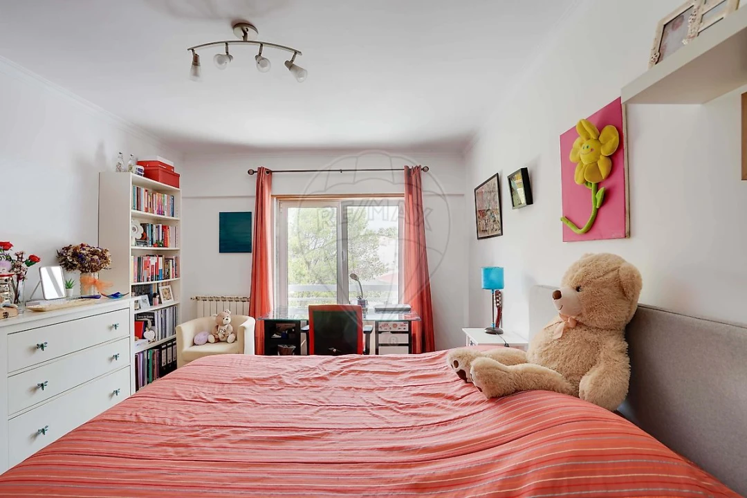 Apartamento T5 para Venda em Carcavelos e Parede Foto 37