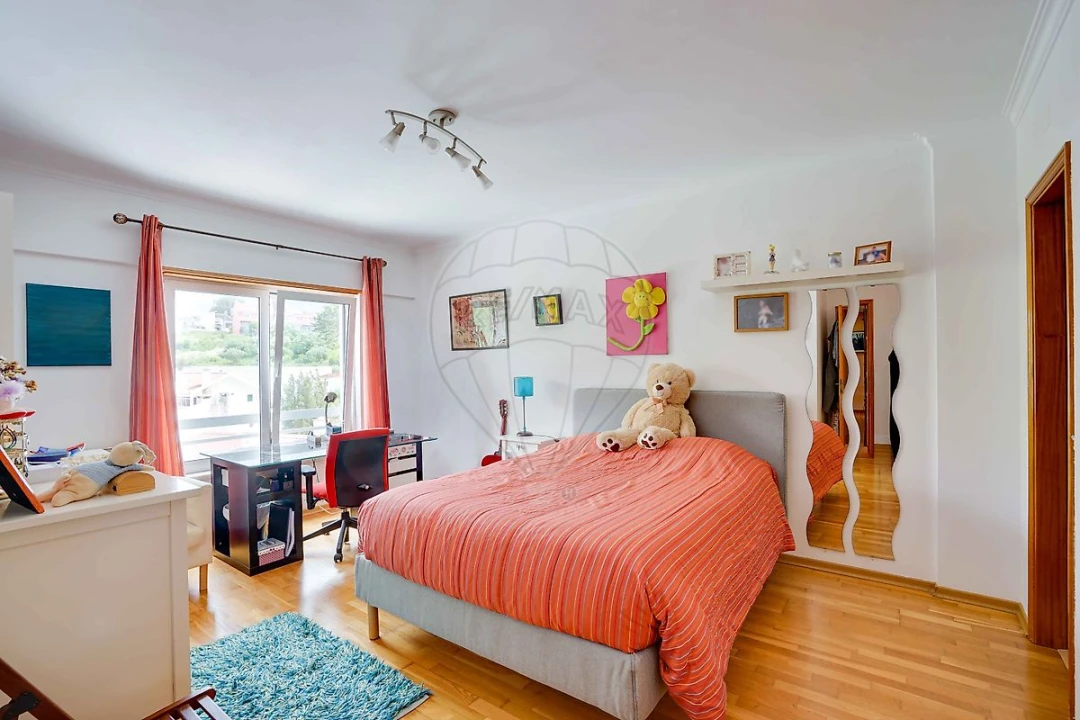 Apartamento T5 para Venda em Carcavelos e Parede Foto 36