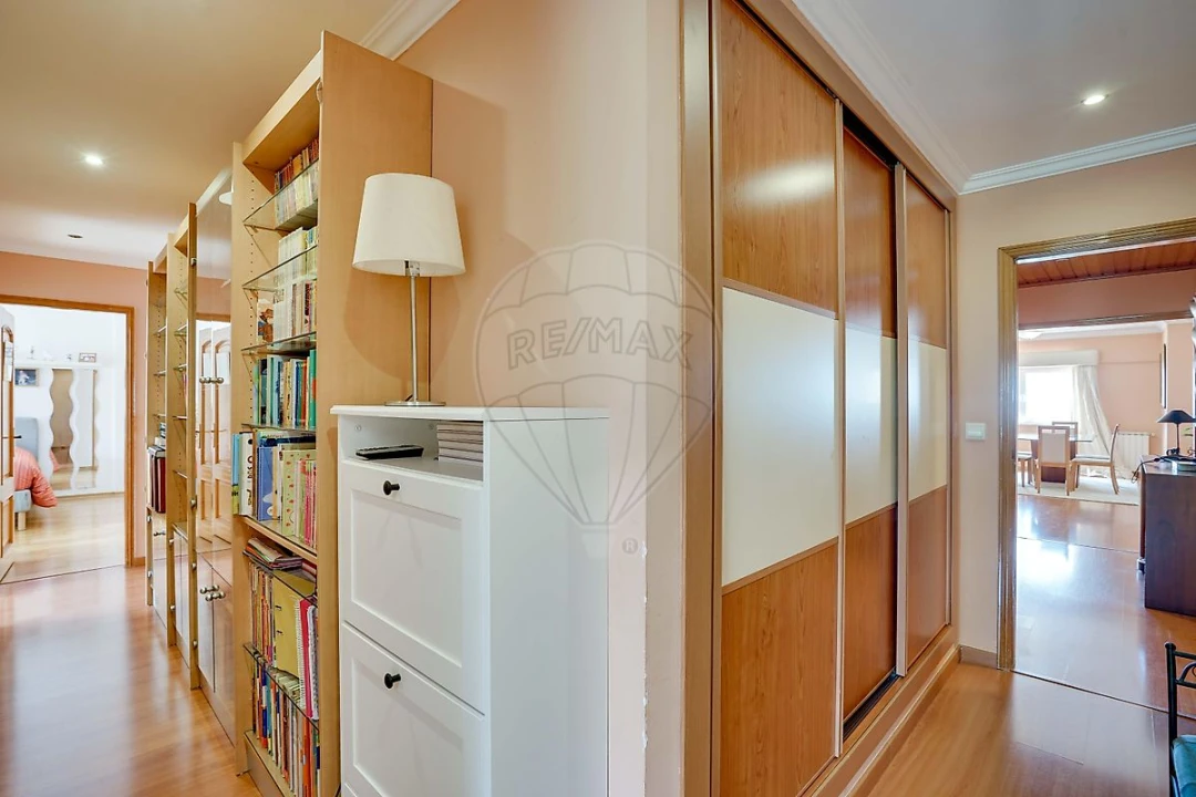 Apartamento T5 para Venda em Carcavelos e Parede Foto 32