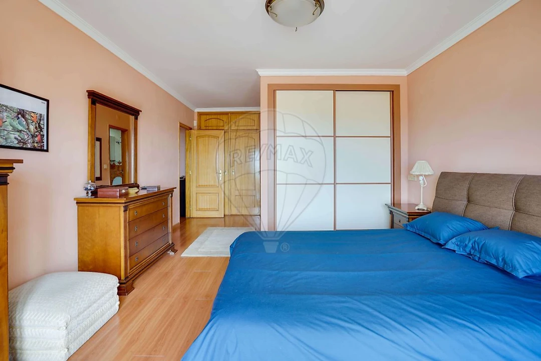 Apartamento T5 para Venda em Carcavelos e Parede Foto 1