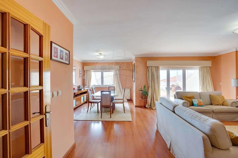 Apartamento T5 para Venda em Carcavelos e Parede Foto 21