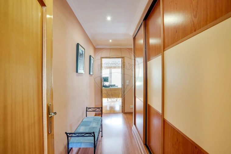 Apartamento T5 para Venda em Carcavelos e Parede Foto 33