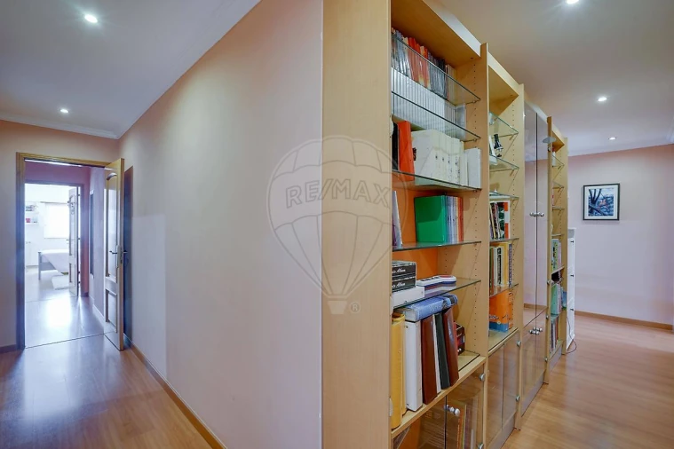 Apartamento T5 para Venda em Carcavelos e Parede Foto 40