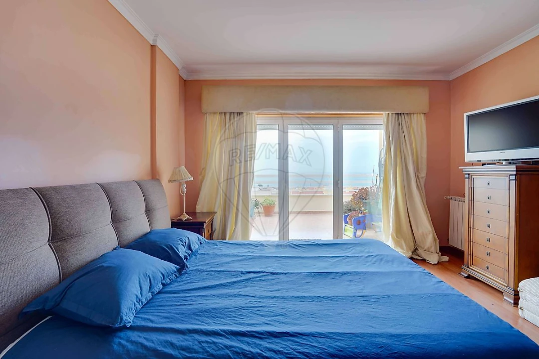 Apartamento T5 para Venda em Carcavelos e Parede Foto 2