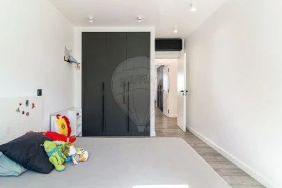 Moradia T5 para Venda em Ramada e Caneças