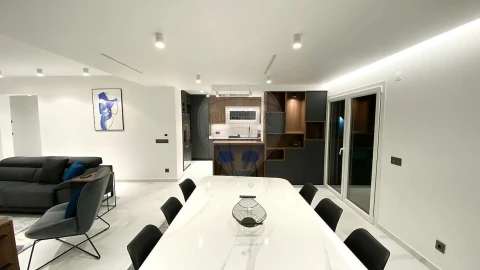 Moradia T5 para Venda em Ramada e Caneças
