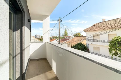 Moradia T5 para Venda em Ramada e Caneças
