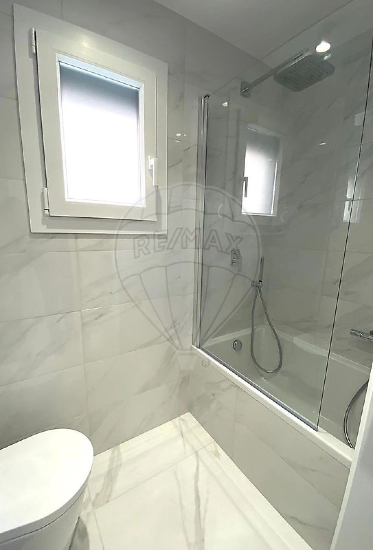 Moradia T5 para Venda em Ramada e Caneças Foto 3