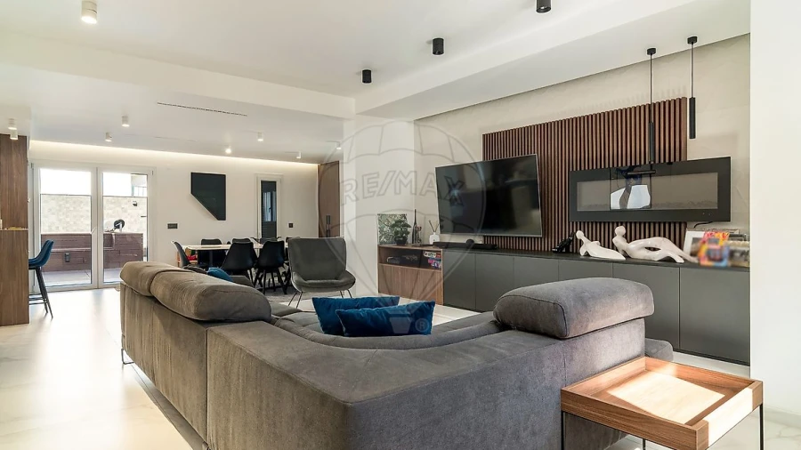 Moradia T5 para Venda em Ramada e Caneças