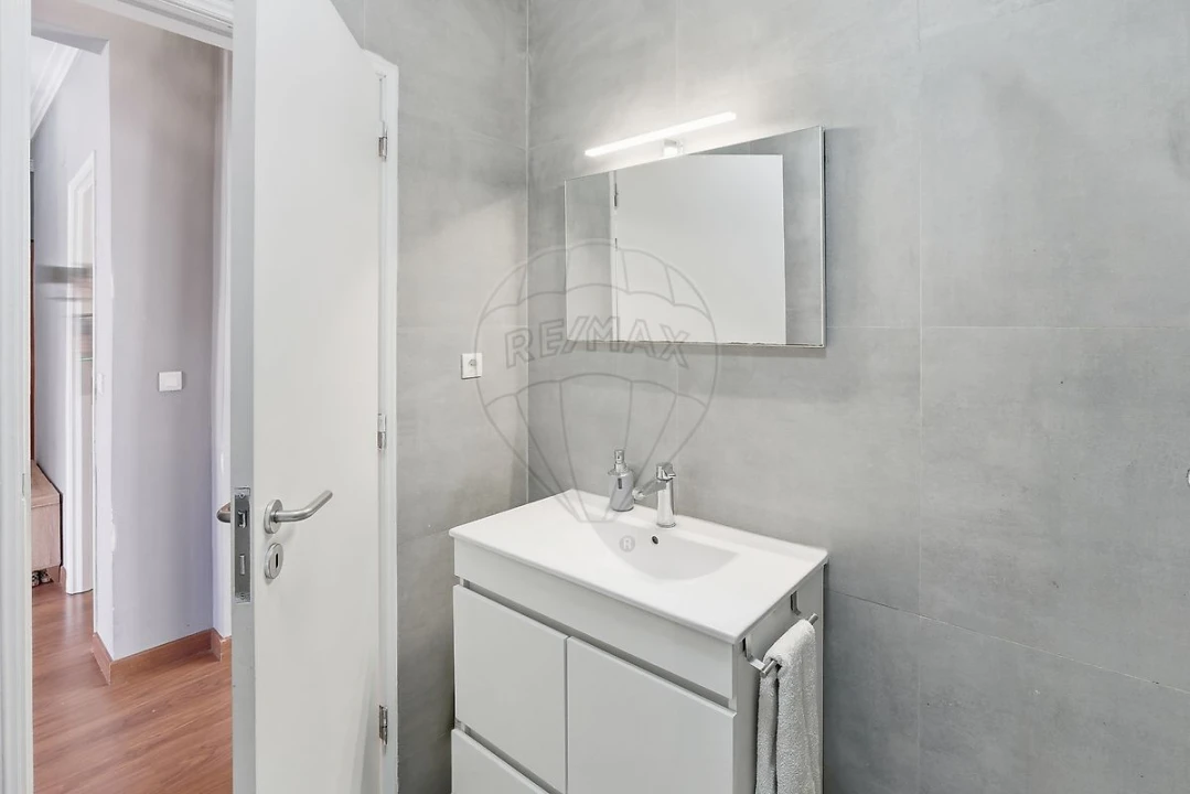 Apartamento T2 para Venda em Quinta do Conde Foto 4