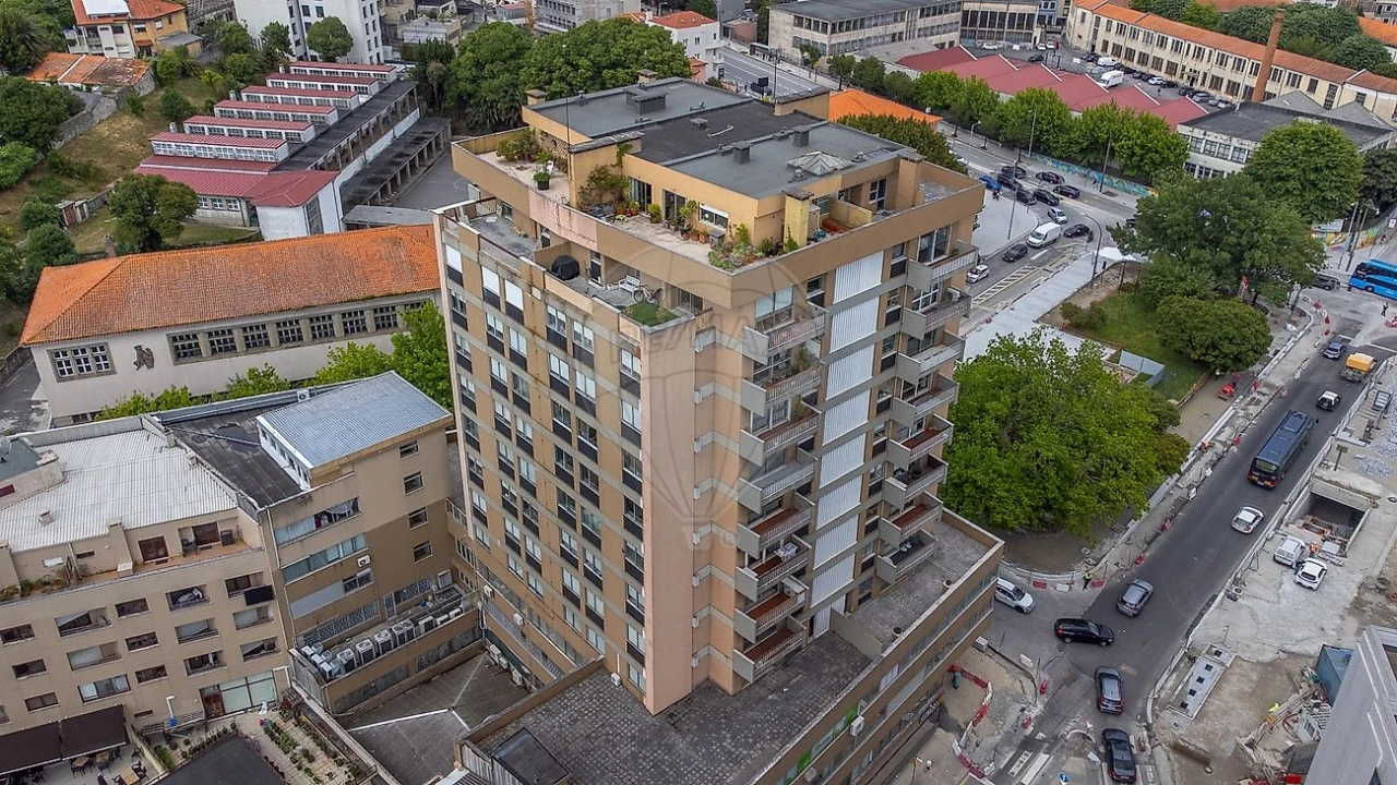 Apartamento T4 para Arrendamento em Lordelo do Ouro e Massarelos Foto 34
