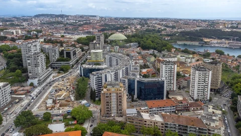 Apartamento T4 para Arrendamento em Lordelo do Ouro e Massarelos