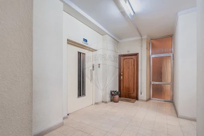 Apartamento T4 para Arrendamento em Lordelo do Ouro e Massarelos
