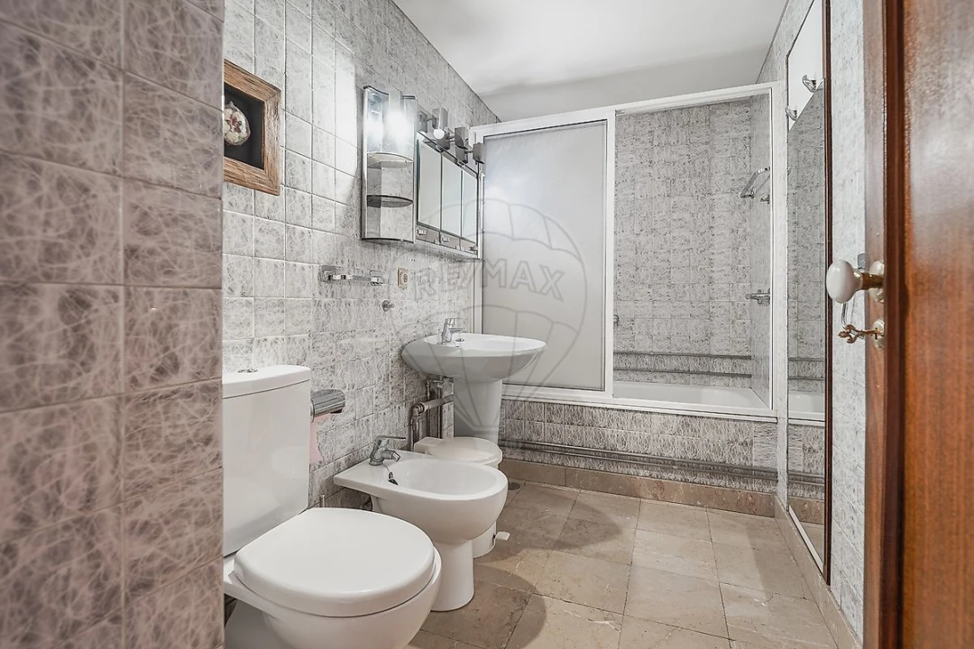 Apartamento T4 para Arrendamento em Lordelo do Ouro e Massarelos Foto 16