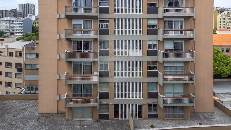 Apartamento T4 para Arrendamento em Lordelo do Ouro e Massarelos Foto 33