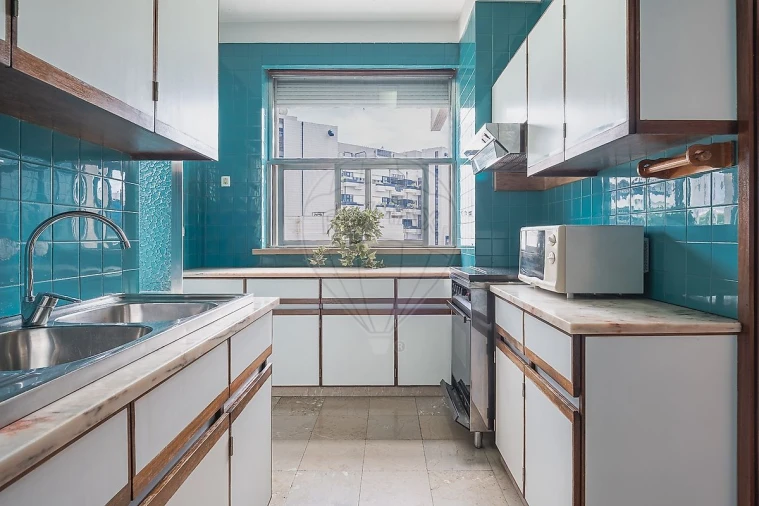 Apartamento T4 para Arrendamento em Lordelo do Ouro e Massarelos Foto 8