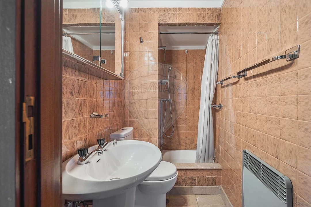 Apartamento T4 para Arrendamento em Lordelo do Ouro e Massarelos Foto 15