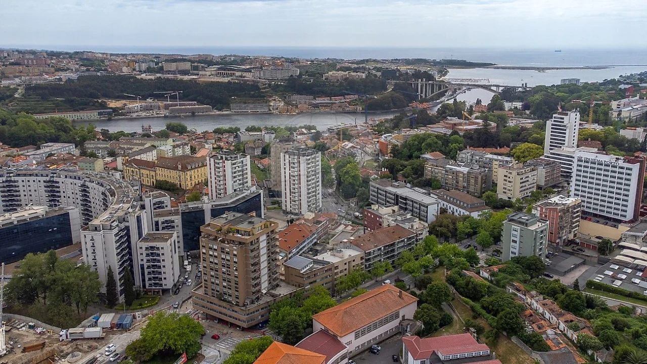 Apartamento T4 para Arrendamento em Lordelo do Ouro e Massarelos Foto 40