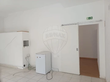 Loja para Venda em Sacavém e Prior Velho