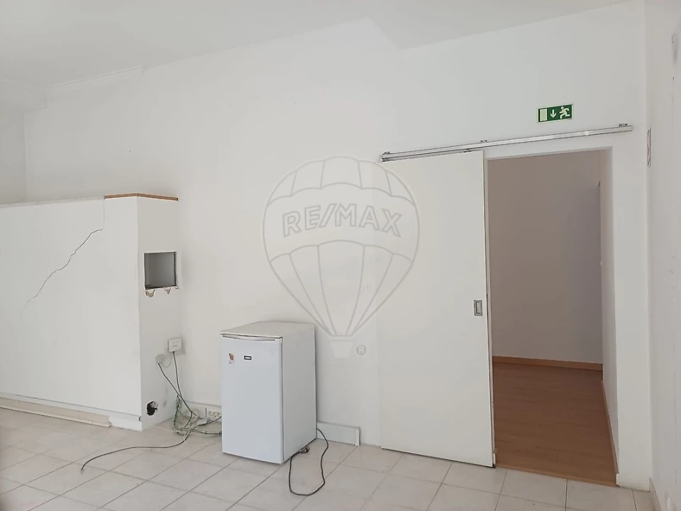 Loja para Venda em Sacavém e Prior Velho Foto 4