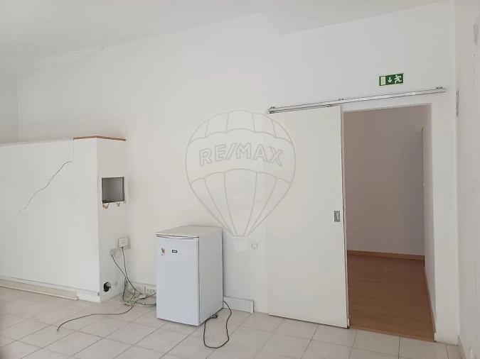 Loja para Venda em Sacavém e Prior Velho Foto 4